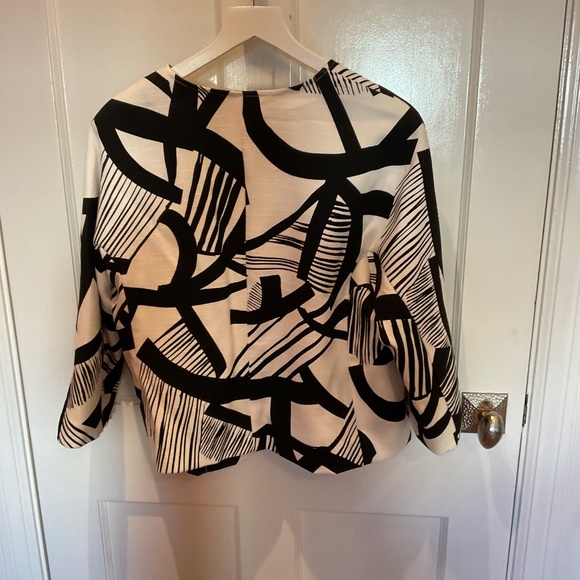 Chico’s black and white print jacket, sized 1 ( medium) - Picture 6 of 6